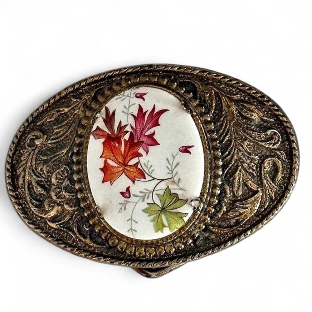 Vintage belt buckle with botanical